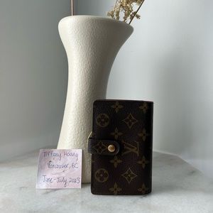 Louis Vuitton monogram kisslock wallet